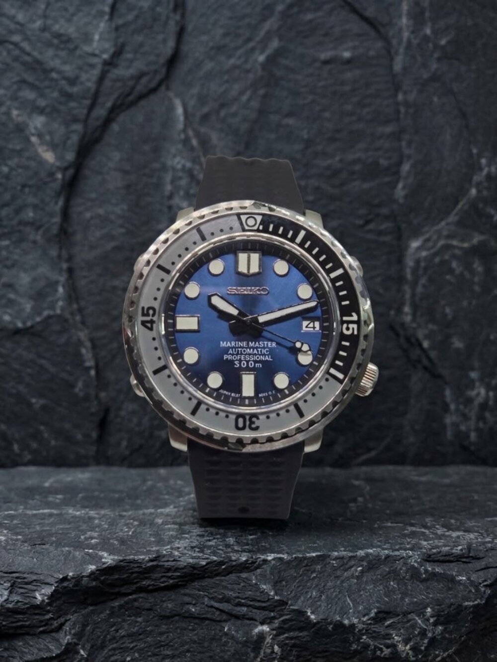 Custom 43mm Automatic Seiko Mod Watch NH35 Black and Blue Tuna Canned Diver